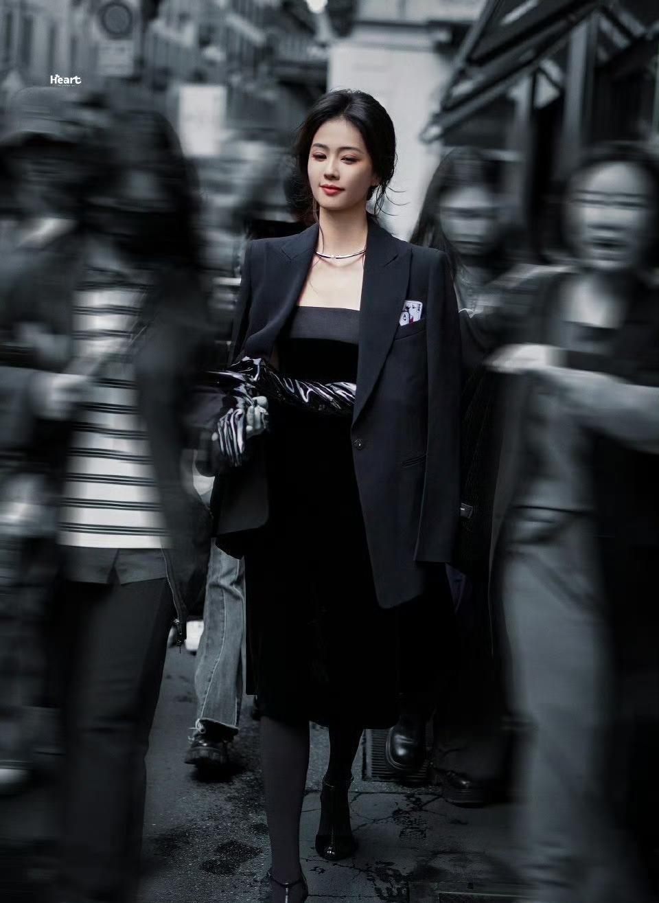 要细数这几年内娱发展最好的女星，
白鹿必须榜上有名啊，
她是迄今为止唯一一个我觉