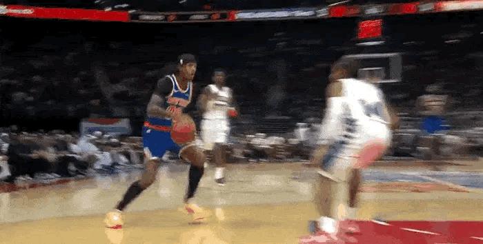 NBA官方更新动态，晒出了76人VJ-埃奇库姆在比赛中排球大帽，并配文道：“探花