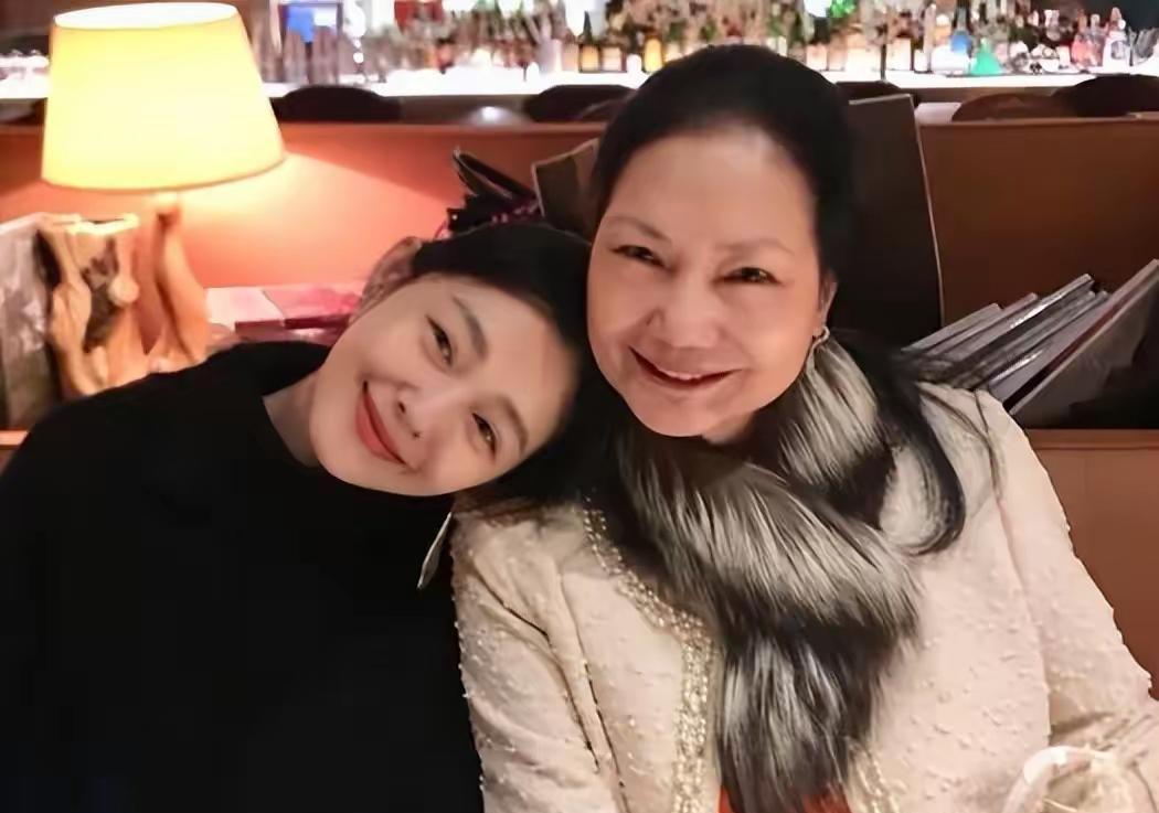 为了给你提供一篇有深度的自媒体文章，我需要了解几个关键点：
1. 你希望文章的核