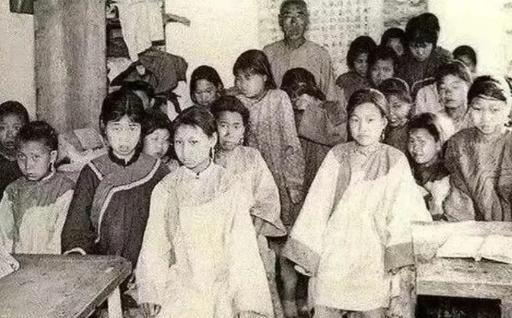 1854年，英国一艘货轮暗藏47名清朝幼女，她们最年长的也不过8岁，驶离宁波港，