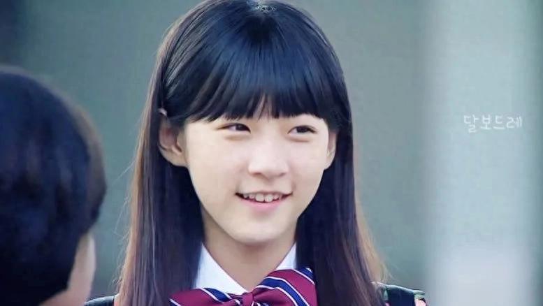 金秀贤被爆大瓜，跟15岁女星恋爱6年，曾否认恋情还逼她还债！