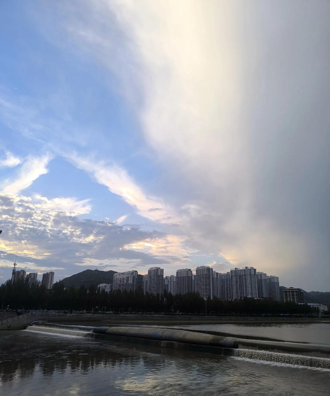 有的人的
那种坏
那种恶毒
是与生俱来的
也就是说是
骨子里自带的
只有你不敢想
