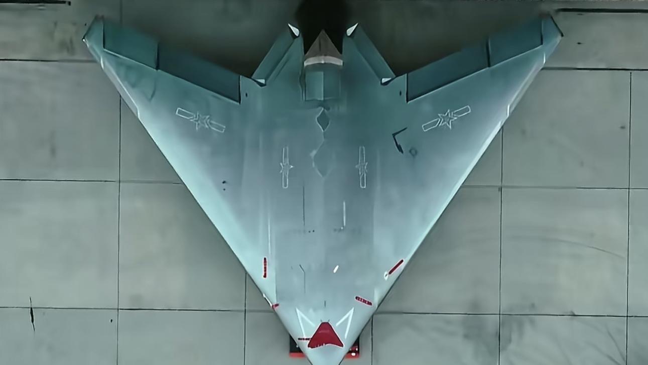 歼 - 20 携 “玄龙 08” 解锁空战新纪元有人 - 无人协同杀招现世