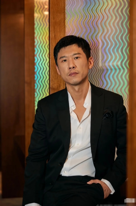 王骁不是星二代里长的最帅的
也不是星二代里最出名的
但他可以称得上是星二代里演技