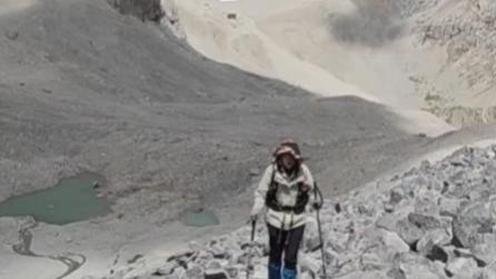 暖心！广东女子新疆乱石堆失机，三年后跨越五千公里物归原主，双方披露暖心对话