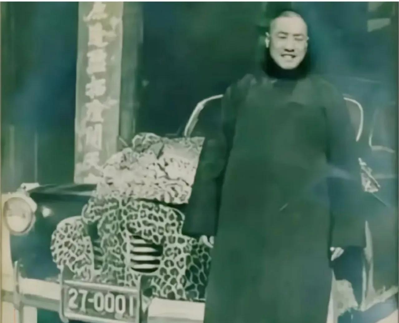 1943年的西北，经济落后，百姓温饱难继。而青海军阀马步芳，却肆意挥霍民脂民膏，