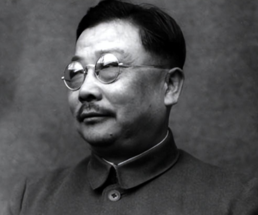 1949年，李克农在毛主席的房间搜出了炸弹!这让严防死守的众人都感到震惊，凶手到