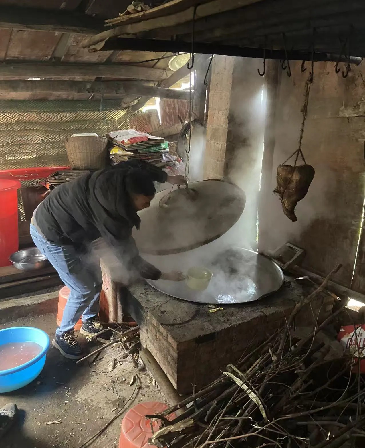 你们发现没有，一个家庭，如果每个月

的收入在4000元到5000元之间
