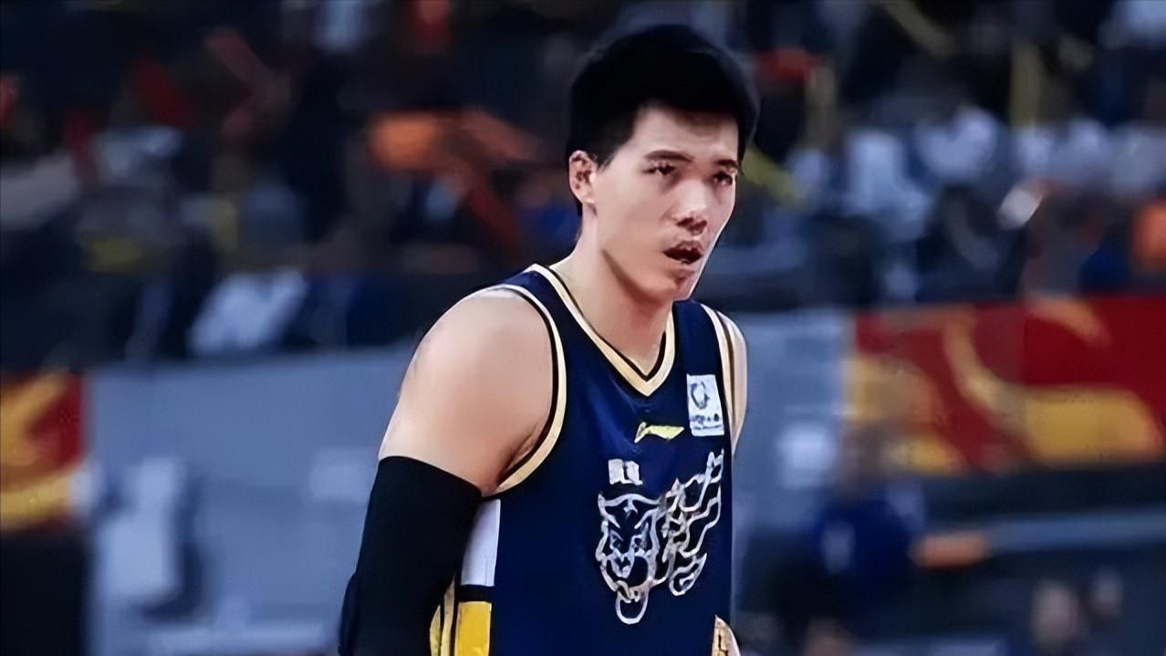 面对老东家难正名！国手沦落第三内线，广东队5000万要打水漂了吗