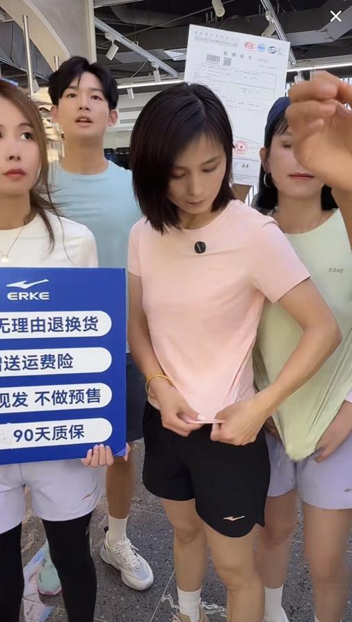 太燃了！三姐妹直播间直接炸场！今天中午11点，寻亲女孩瑾汐带着两位亲姐姐首度合体