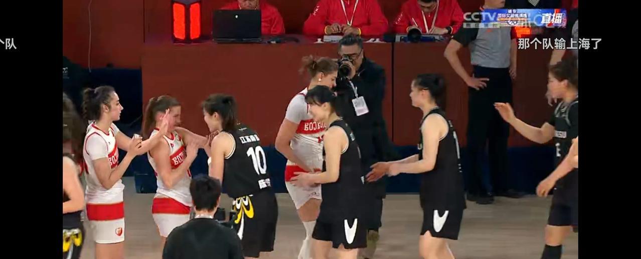 江苏女篮82-74伏丁娜