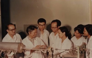 1957年，林兰英回国的时候被美国海关扣留了6800美元，上船后林兰英才暗自庆幸