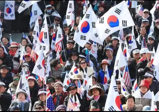 韩国名声彻底毁了！联合国教科文组织以证据不足，不但撤销了韩国泡菜、燃灯会、端午祭