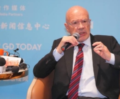 英国学者坦言：美国之所以一直针对中国，是因为中国犯了一个大错。

其实，中美之间