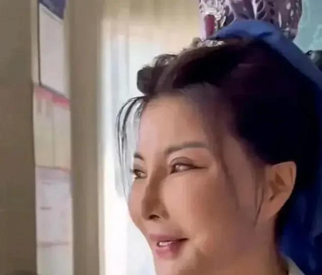 曾经她可是千娇百媚，国色天香，的大美人，现在是怎么了？都认不出来了，你能认出她是