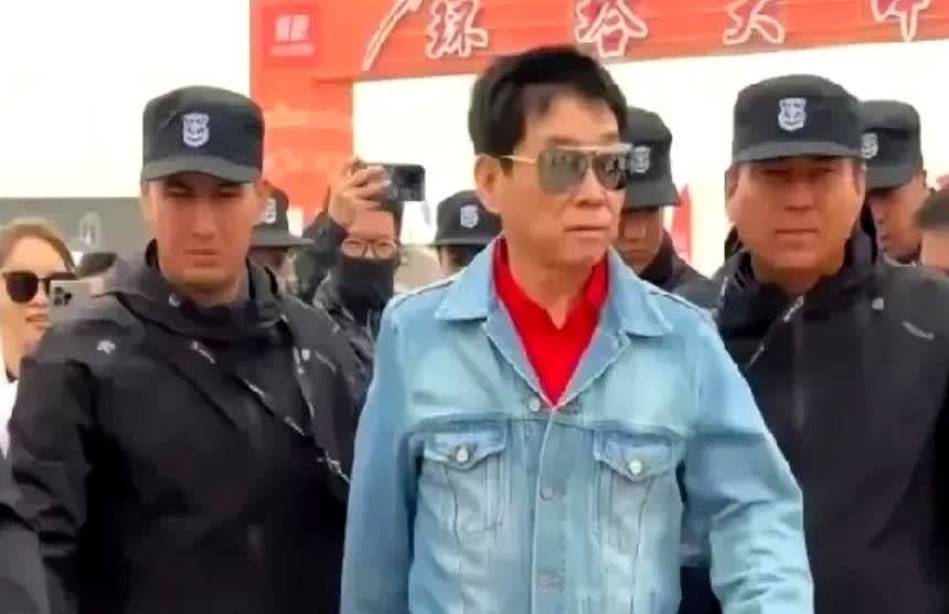难怪魏建军最近这么活跃，长城汽车今年计划卖400万辆车。

但第一季度只卖了