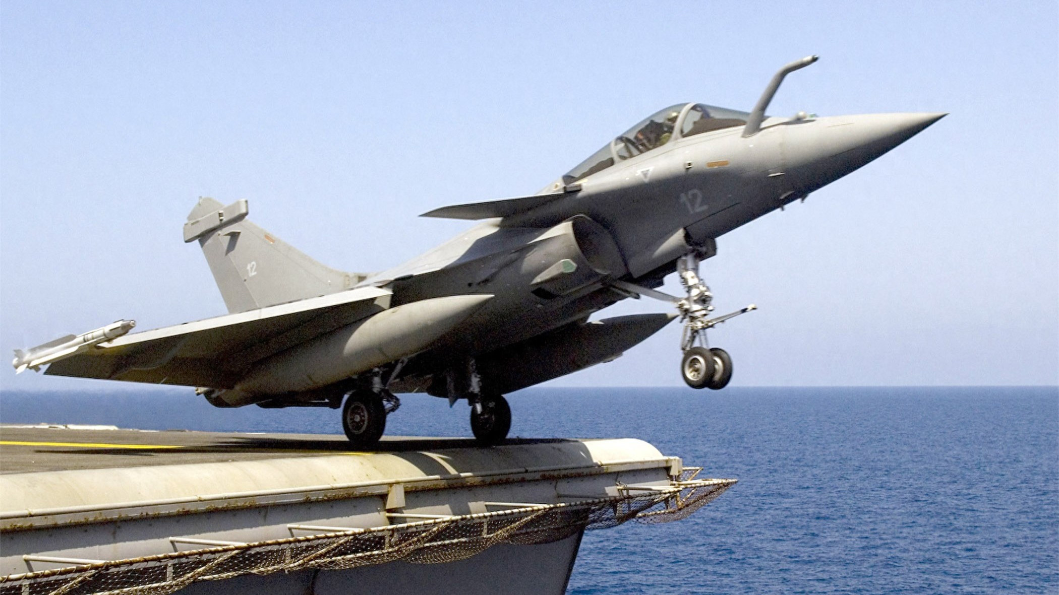 印度砸65亿欧元，购买26架舰载机，对付解放军？还没到货就处下风