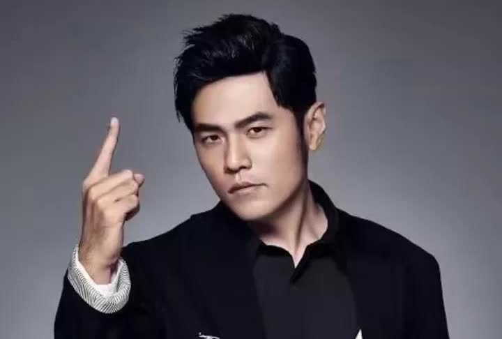 近几日央妈点名18名艺人表态，支持国家政策，维护民族团结。

结果没表态的湾