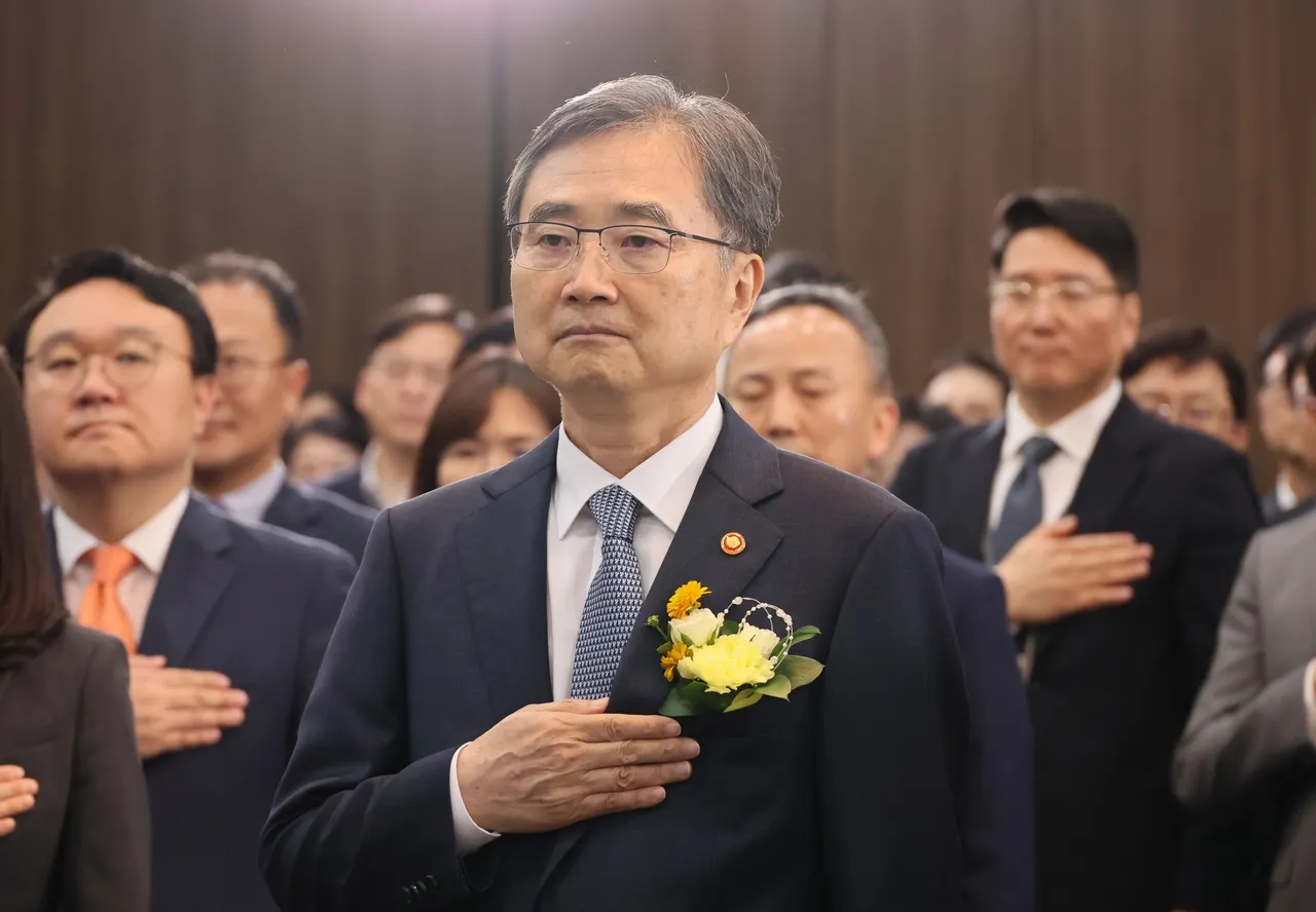 7月29日，韩国新任外长赵显将展开上任后的首次外访，首站为日本，其次前往美国。对