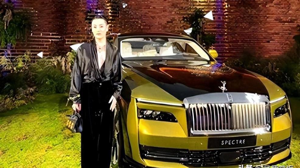 “柏公子”闹剧：流量里的疯狂与失控