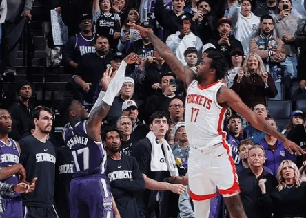 NBA常规赛，火箭客场124-125负于国王。
本场比赛火箭一度领先国王两位数，