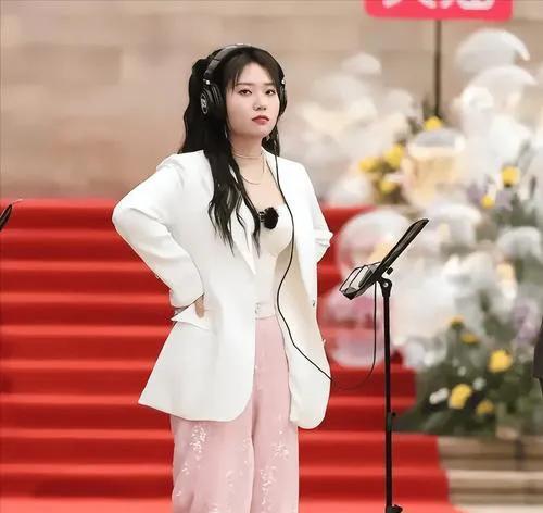 前合伙人公开李雪琴相关公司账务信息
6月23日，李雪琴前合伙人谢田飞公开相关子公