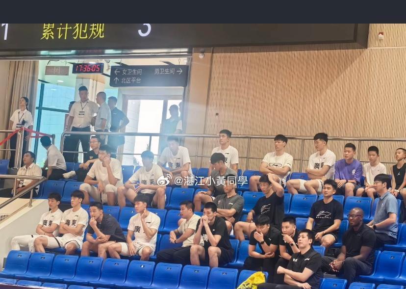 150元门票炒到500，还抢不到！
东莞人周末不逛商场，改去宏远主场蹦迪。
季后