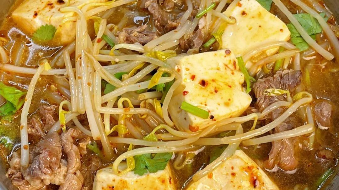 豆芽牛肉辣汤鲜到跺脚，低卡饱腹喝不胖