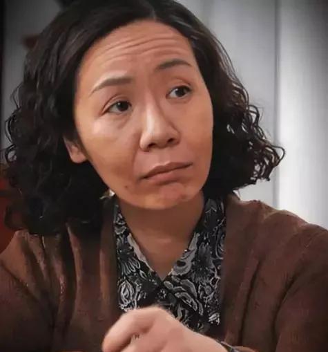 哇！这位“最丑女演员”杨青太牛了！
从小是个演员梦，可长得不美，好多人都说她不行