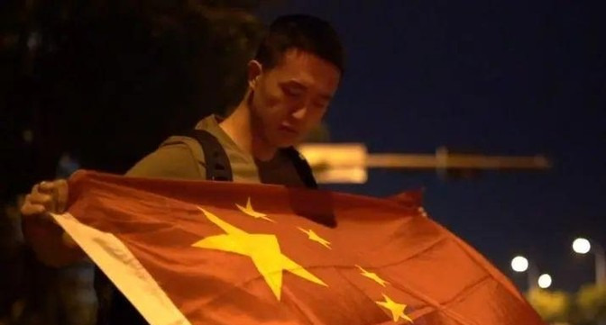 中国游客约旦遇险脱困











生死一线国旗救命








