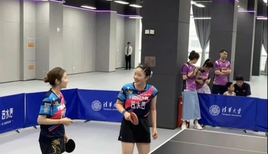 张本美和来到成都和成都高新若水居俱乐部的队友训练，参加加盟以及第三阶段的出征仪式
