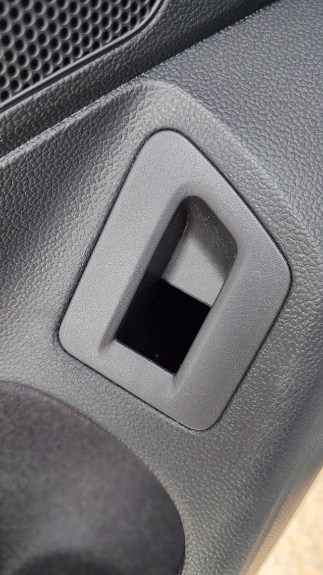 真的无语了
提车回来十天，车牌还没上好，后备箱按钮居然掉了，迈腾B8车主有这种情