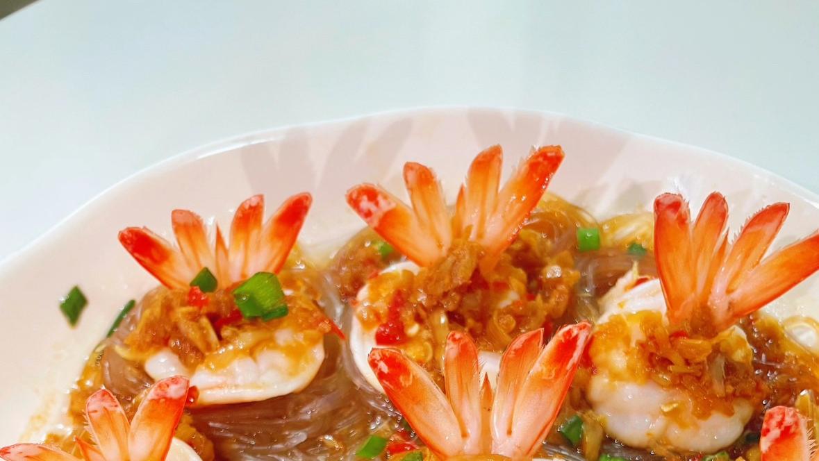 花开富贵蒜蓉粉丝虾绝对是年夜饭餐桌上的“颜值担当”