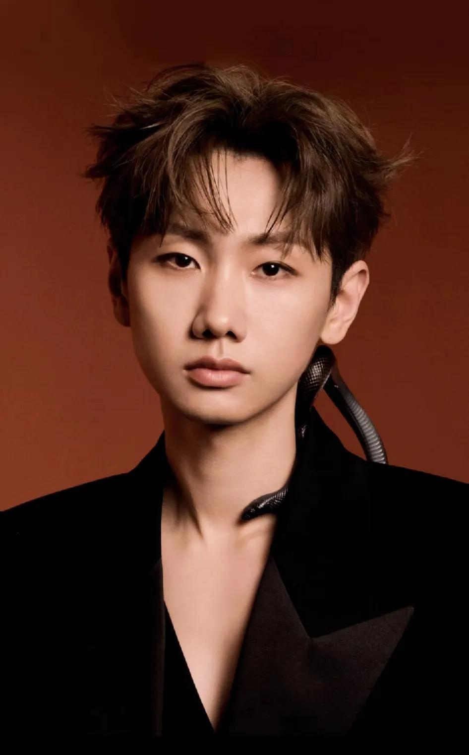 人生有几个十年？
你们都说汪苏泷掀桌子，可是谁会在乎一个男人付出的十年？
这十年