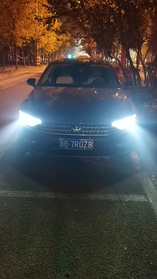 迈腾矩阵大灯
我想问问后期改矩阵大灯，一般都在哪改啊？改装店？大灯可以从4儿子订