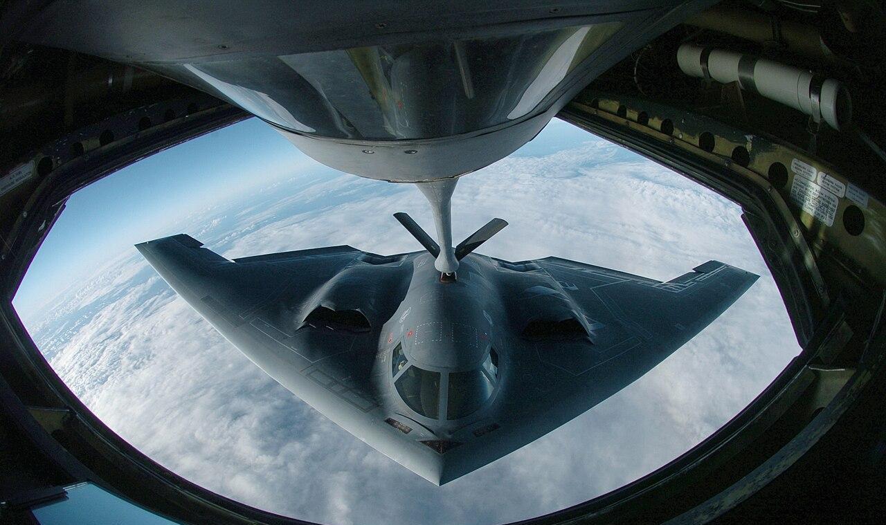 B-2与AGM-158的配合才是我最担心的。
但是这次美军用7架B-2远距离突袭