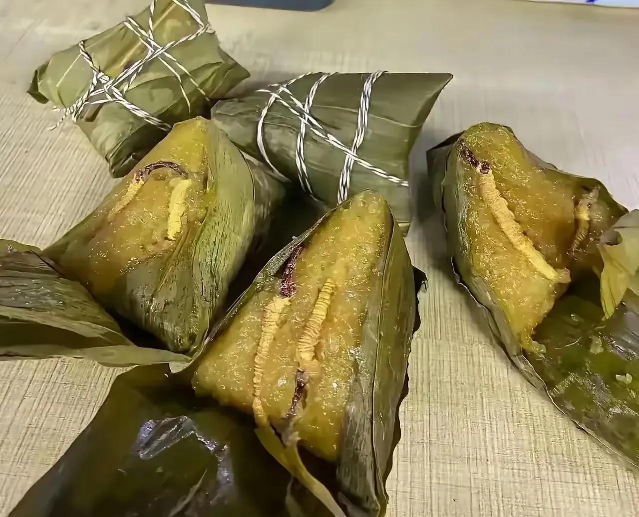 有谁吃过这样的粽子？据说价格不菲，这种粽子我就感觉，纯粹是为了挣那些摆谱人、炫耀