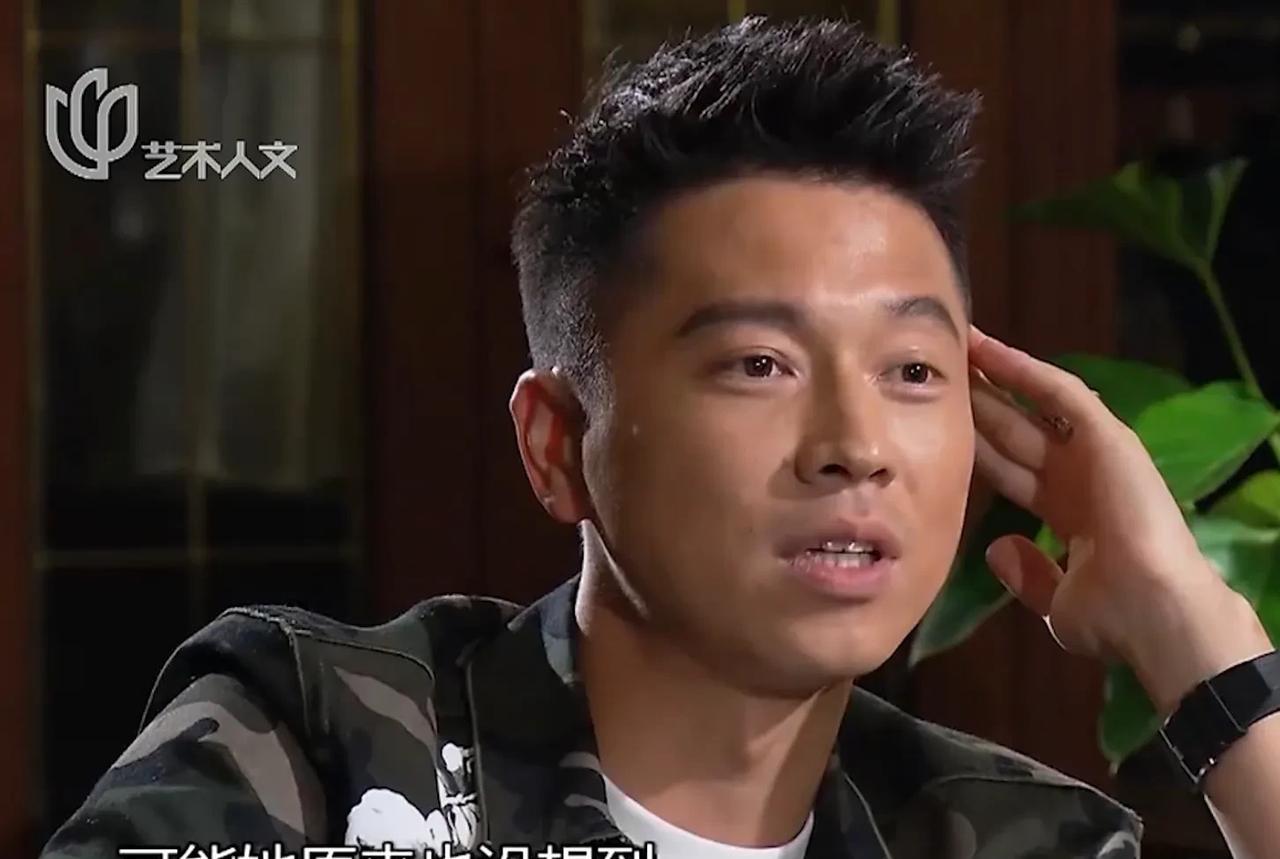 演员王雷说，我和妻子李小萌是2005年，我第一次拍戏，杨亚洲导演的《大浴女》时认