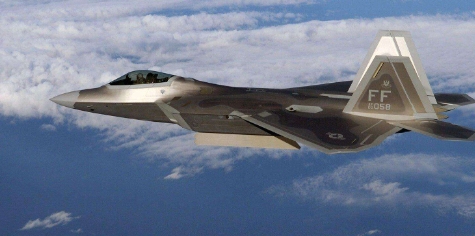 F-22战斗机，它的使用寿命约为8000个小时，而每小时的飞行成本则需要7.5万