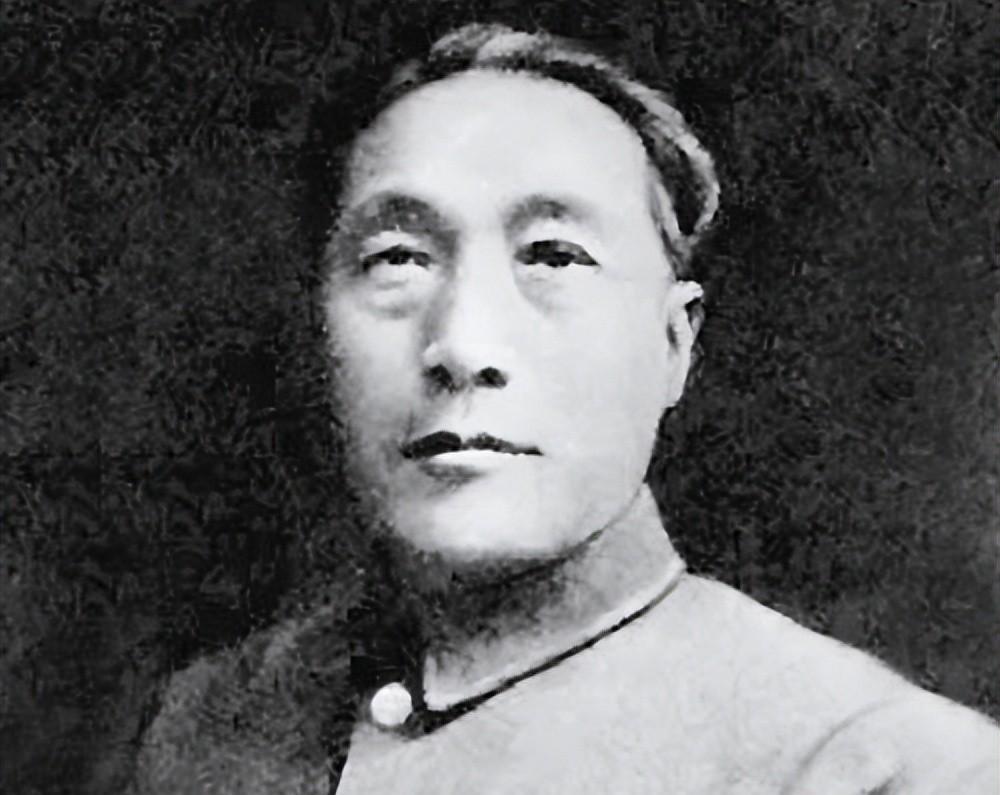 1950年，国军将领起义后，出任解放军军长，却暗中联系蒋介石，由此被抓！聂荣臻却