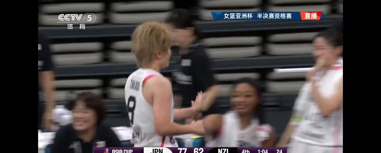 日本队高田真希36岁还打亚洲杯，她们内线实在没人，我们的30岁老将，也该逐步更换