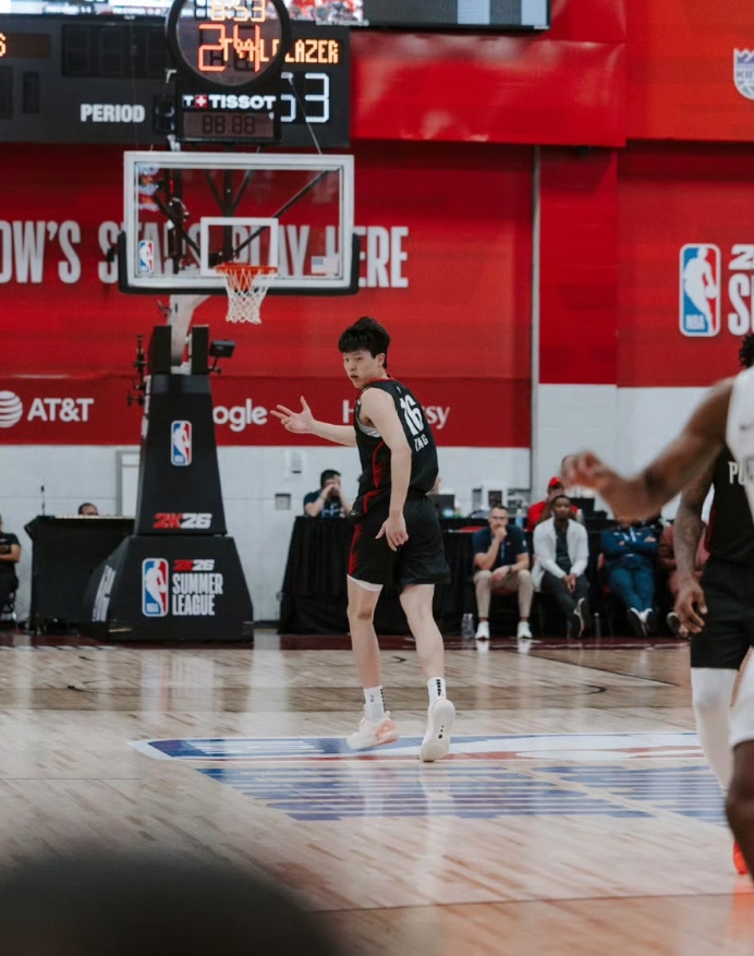 NBA夏季联赛，开拓者93-87力克鹈鹕。
知名评论员苏群发文点评道：“杨瀚森的