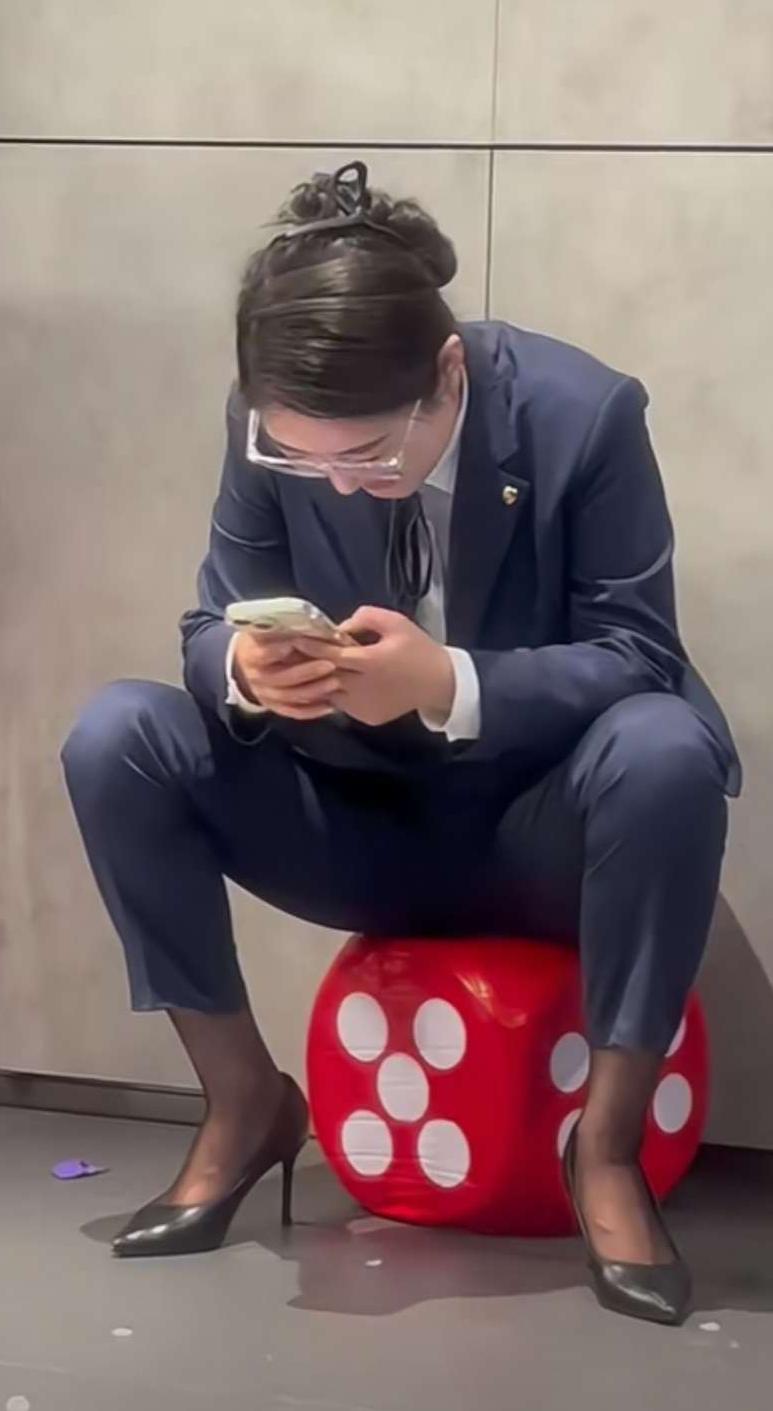 很纳闷，其貌不扬的她怎么成为销冠的？