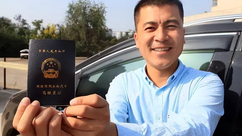跑网约车月保底8000是真的吗