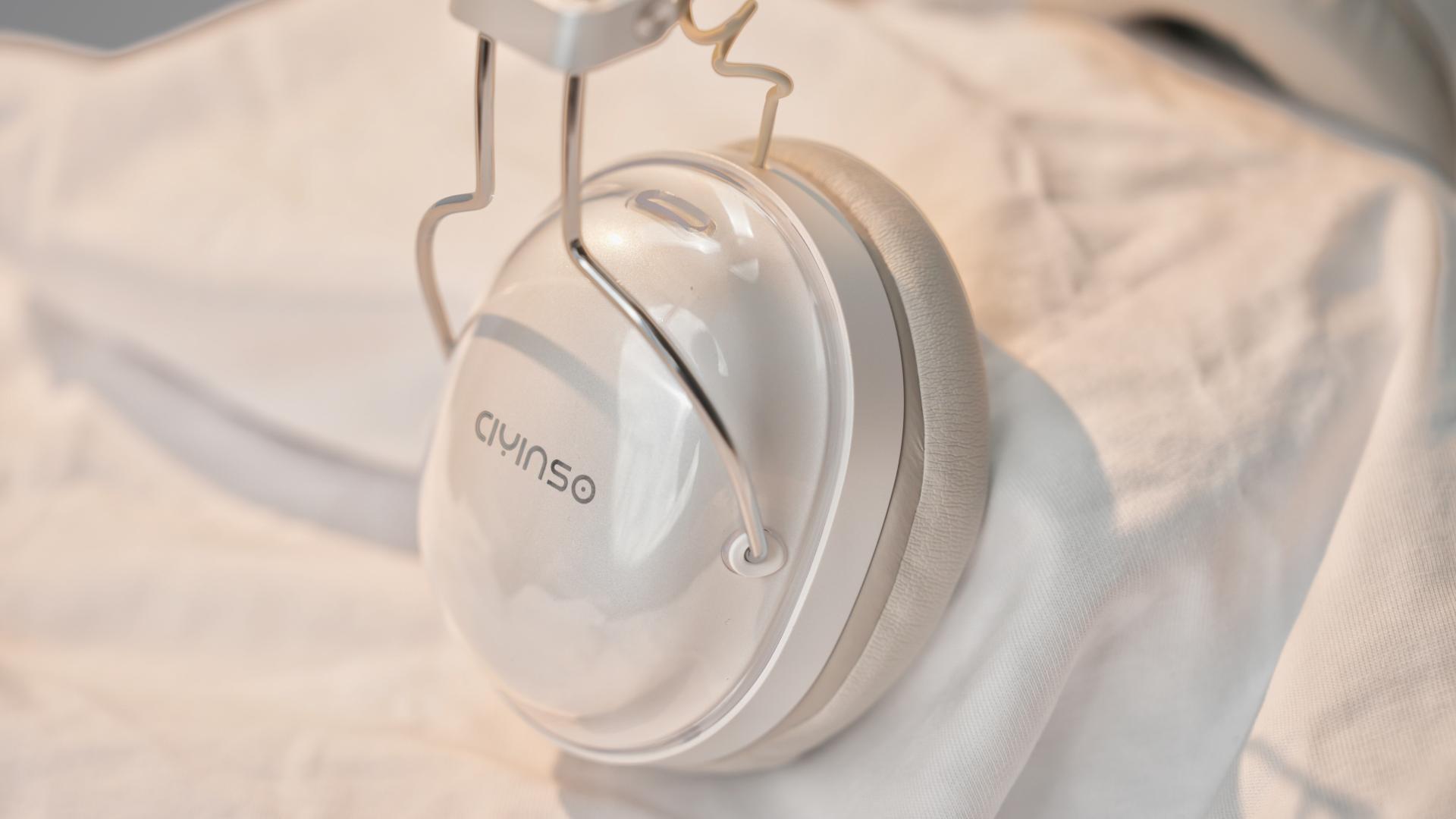 冬天到了，该换上瓷音未来Mars Max头戴式降噪耳机了，时尚且保暖