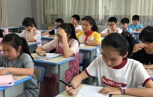 新初一开学后抓好五件事，能领跑别人一大截！
1、先打预防针：不管小学成绩多好，新