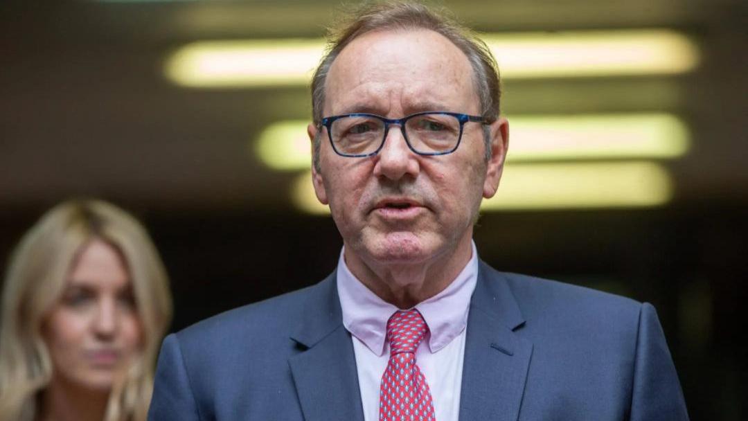 影帝凯文·史派西承认陷入困境：经济状况不太好，目前无家可归