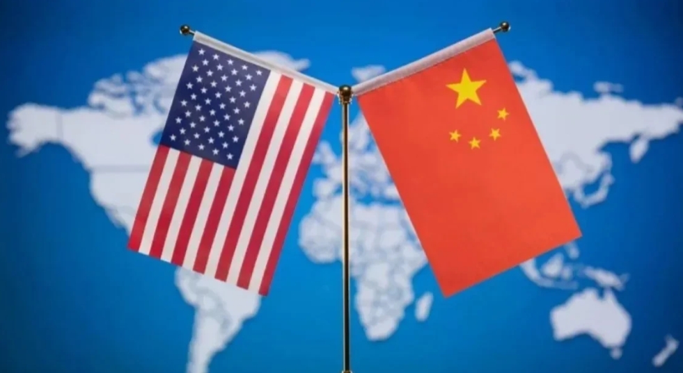 中方关税刚生效，美国出大事了！特朗普表态，想和中方在某个时候见一面、谈一谈，声称