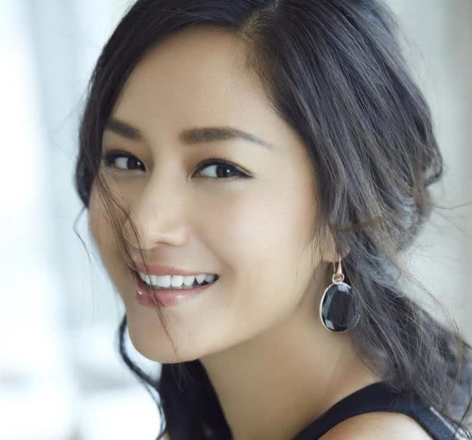 1998年，瞿颖与李亚鹏恋爱，张艺谋苦口婆心地劝说：“小瞿啊，你小心点，他只是看