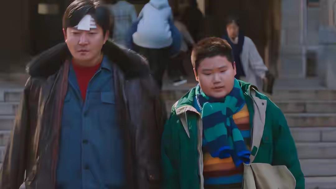 郭京飞曝《老舅》爆红，姚安娜立马免费给大家送手机，原因超好笑